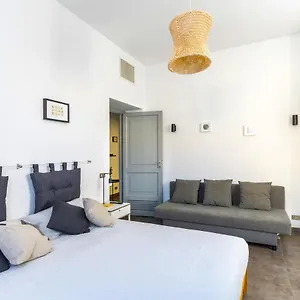  Apartment Hostly - Nicole Volturno- Full Center