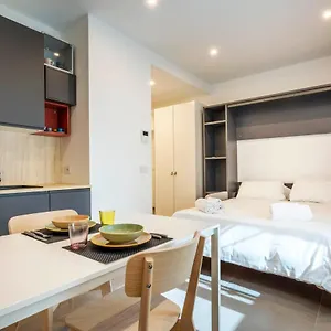 https://luvi-melzo.italymilanhotels.net