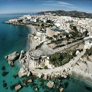 https://nerja-burriana-playa.1costadelsol.com